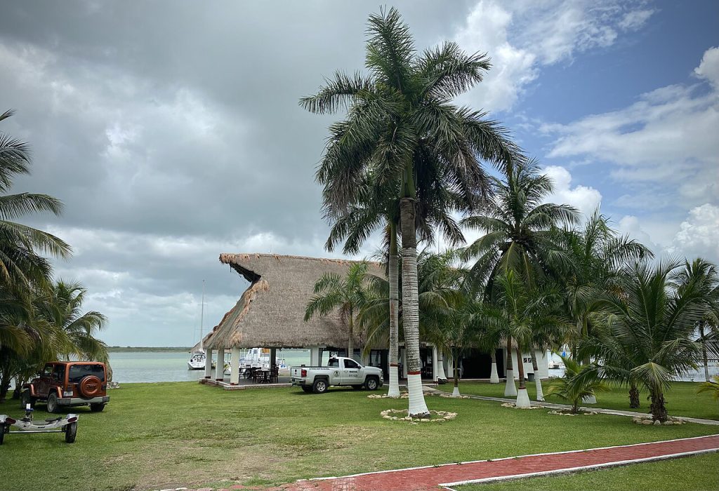 Palapa et jardin tropical